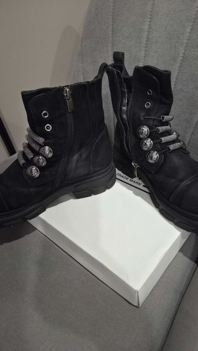 Зимние женские ботинки