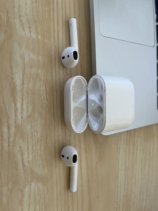 Apple AirPods gen 2