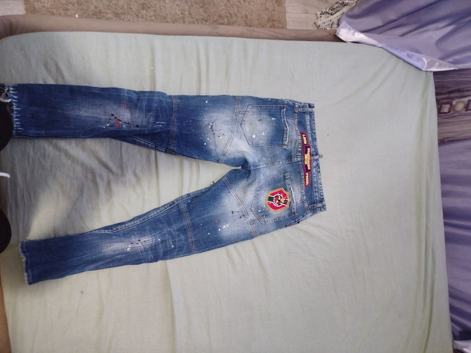 Vând blugi dsquared2 mărimea 46