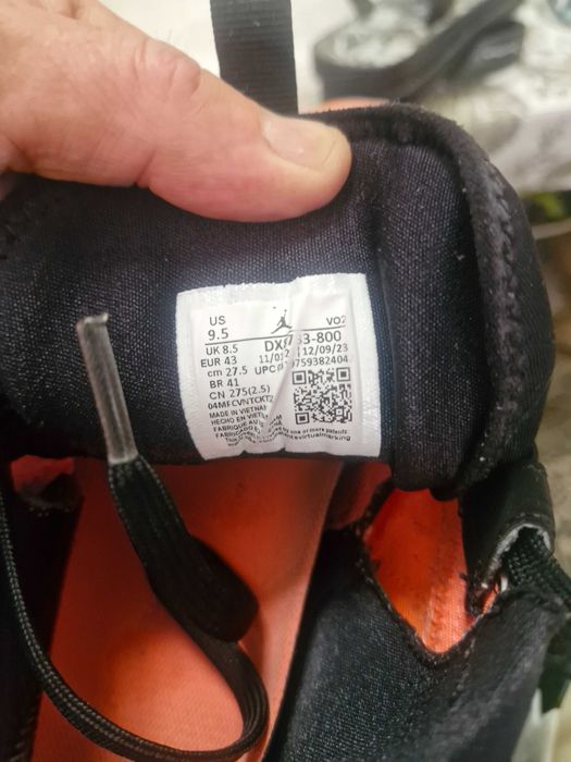 Продават се маратонки