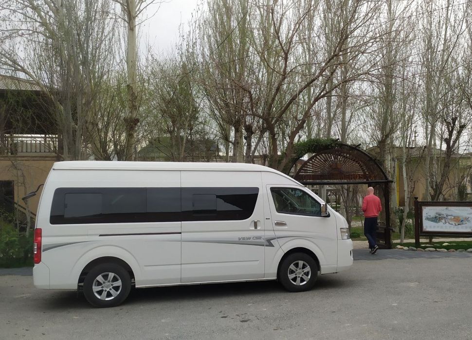 Ойлавий саёхат учун микроавтобус ва минивен