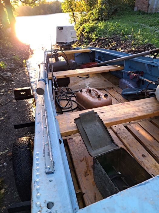 Лодка казанка с двигателем