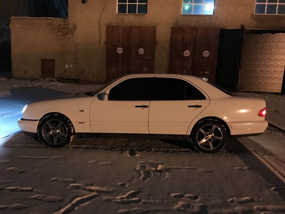 Продается мерс 210  2 литра автомат