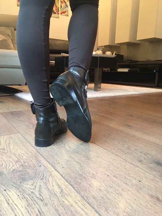 Botine scurte din piele maro inchis marimea 36