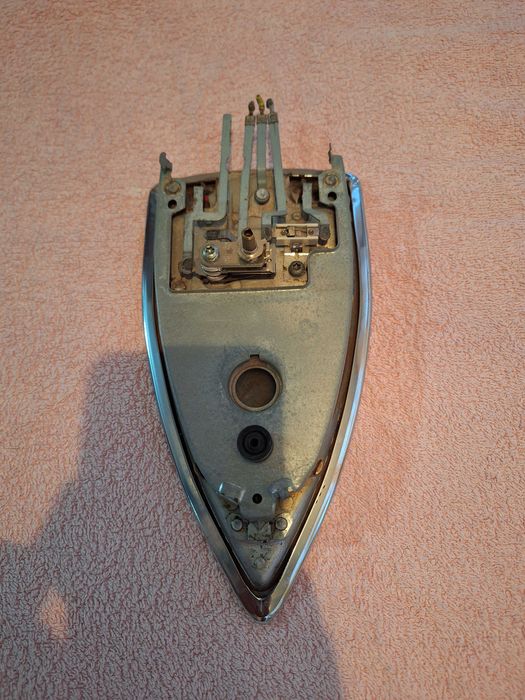 Утюг на запчасть.