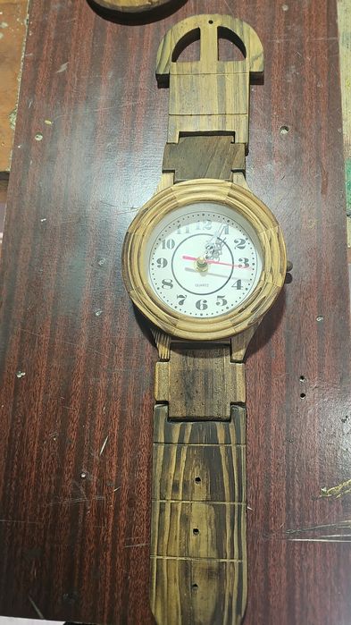 Продаю часы деревянные