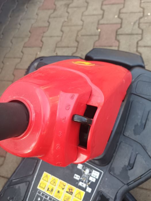 Tractoras cosit iarba wolf garden