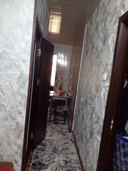 Срочно 2 хонали 3 каватдан 6 метр балкони бор квартира сотилади  6 мик