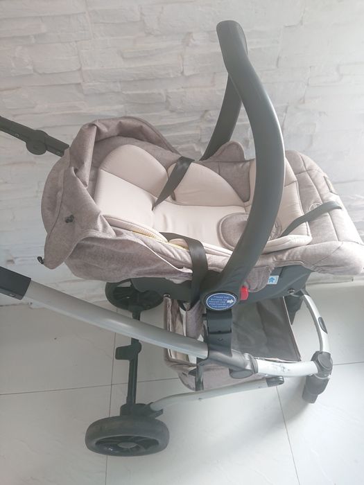 Продавам детска количка