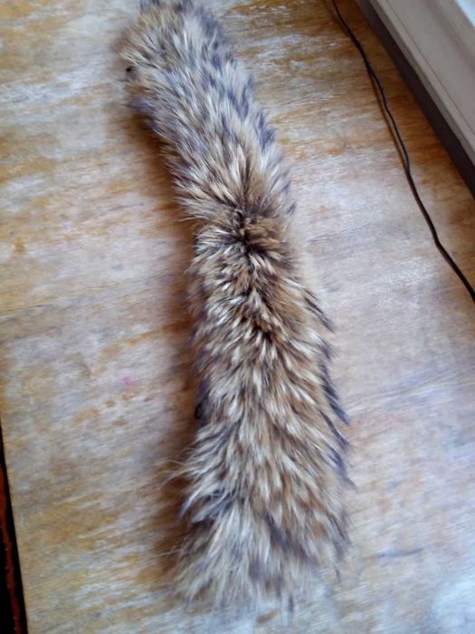 Лисий хвост, воротник из него.