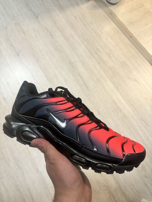 Продам мужские кроссовки