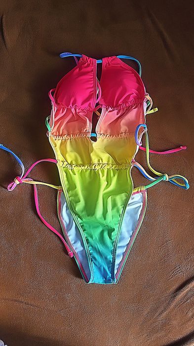Costume de baie noi