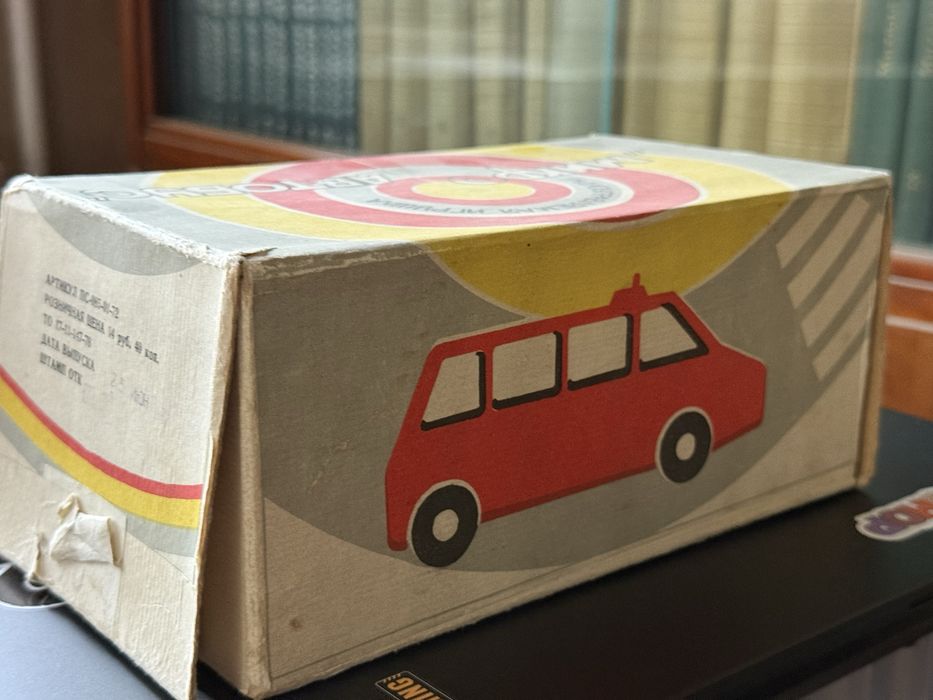 Советская игрушечная машина