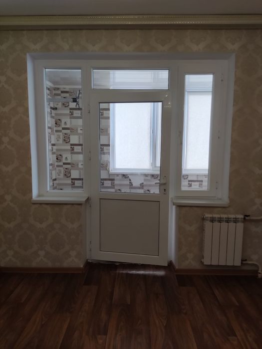 Продам пластиковую дверь