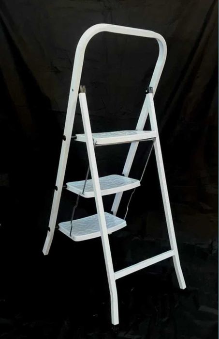 Scară metalica pliabila cu 3 trepte maxim 150 Kg - 130 Lei