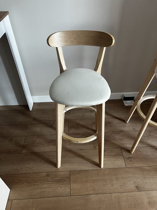 Барный стул и стулья (2 шт)