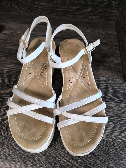 Дамски бели сандали