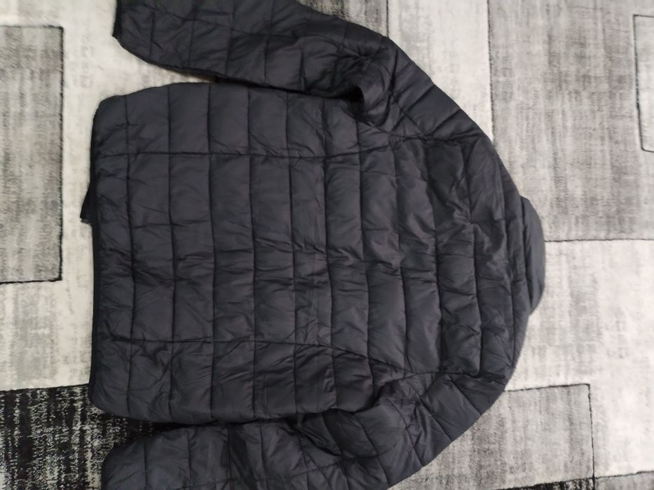 Vând geacă Guess bărbați mărimea S