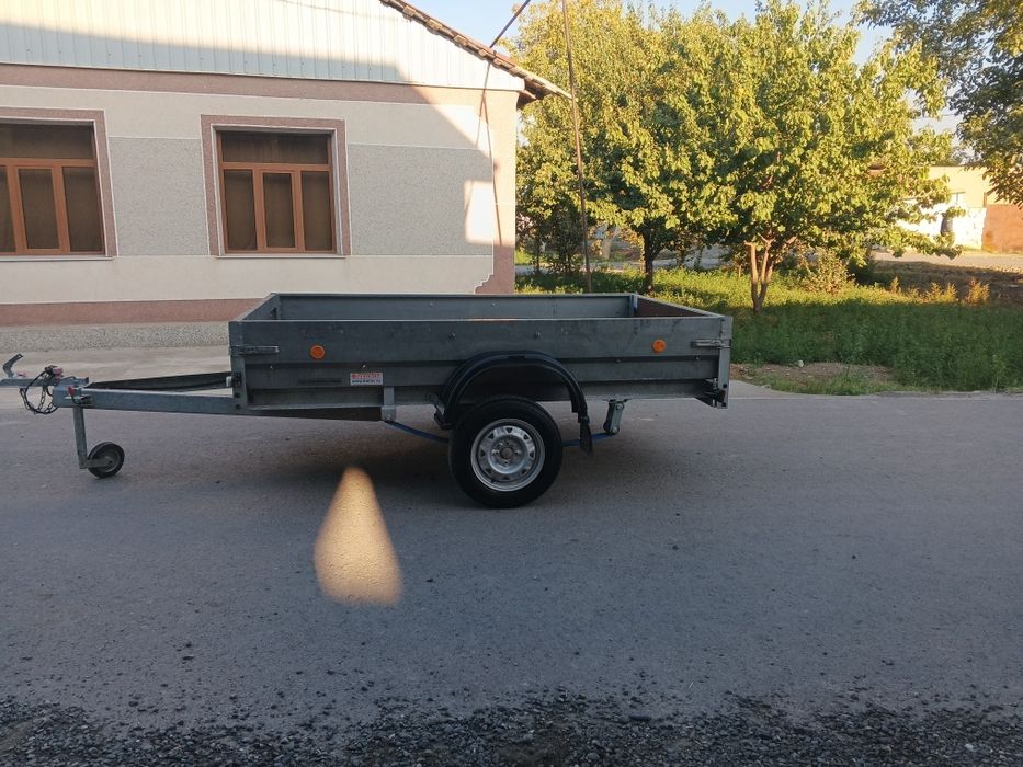 Оцинкованный прицеп с тентом.