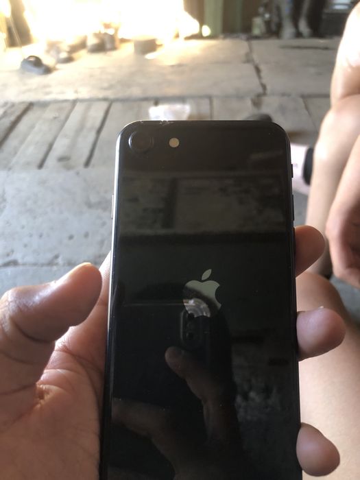 Продам iphone se 64 gb