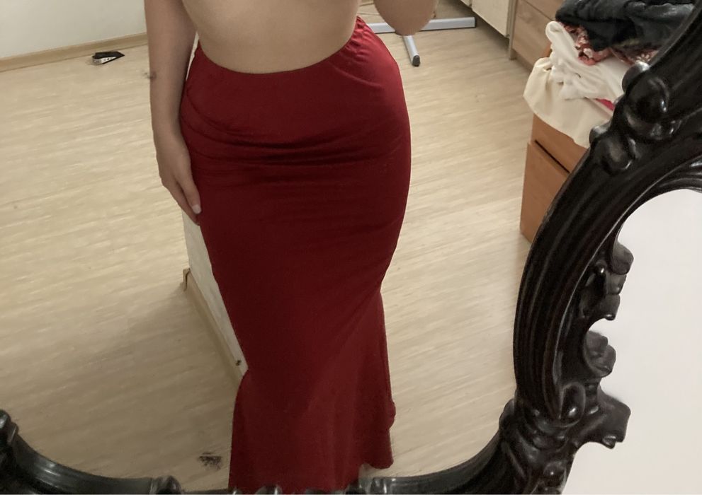 Червена дълга елегантна пола