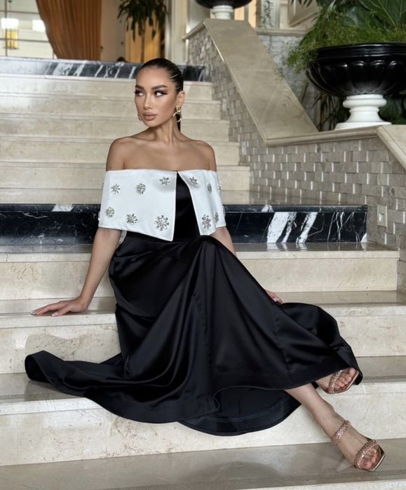 Продаю платье LASAGRADA купила за 100тыс тг продаю за 70000тыс тг