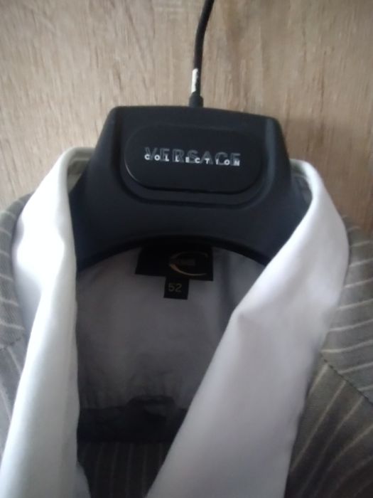 Vând costum bărbătesc Versace