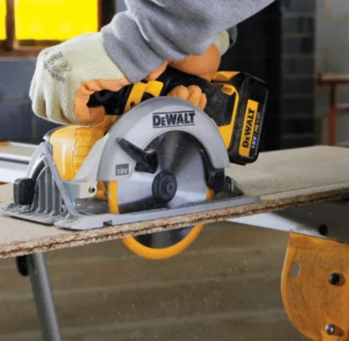 Циркуляр акумулаторен DeWALT DCS391N 18V
