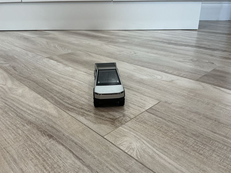 Машина игрушка, кибертрак