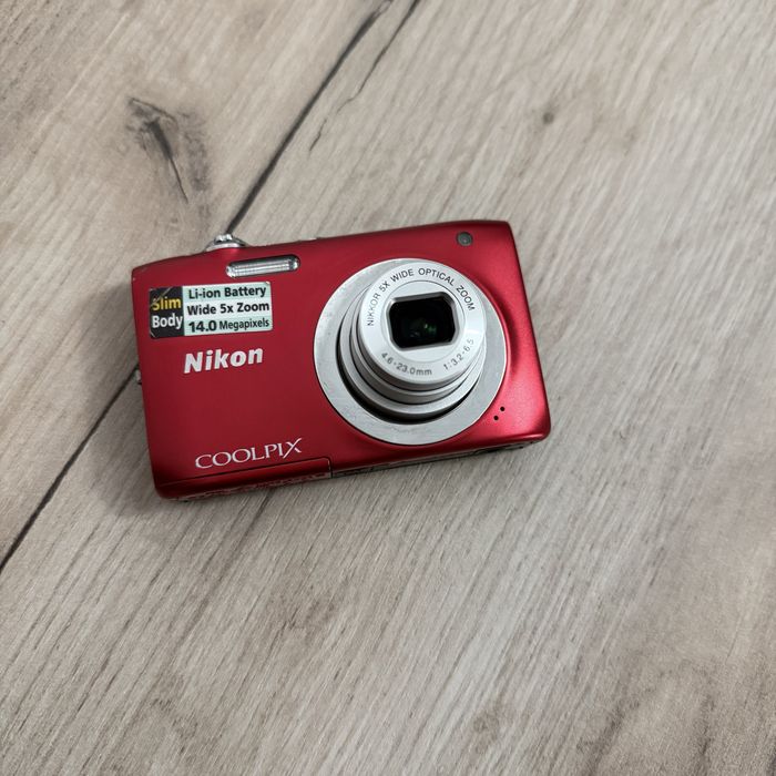 Nikon S2600 Y2K Style
