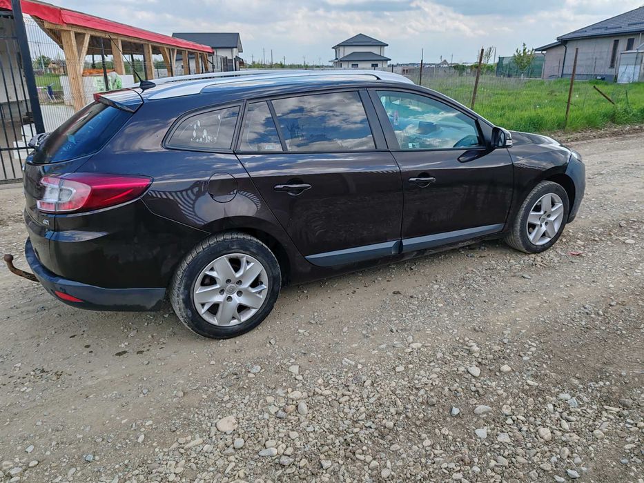 Vând Renault Megane 3 avariat ușor