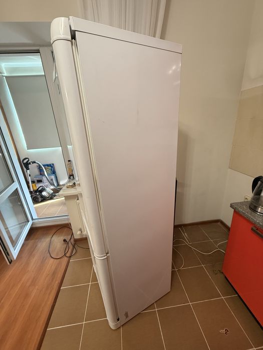 Холодильник indesit