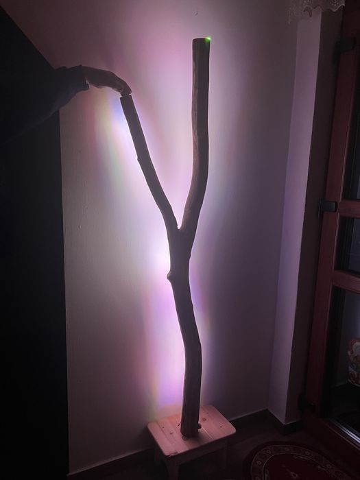 Decor din lemn natural cu iluminare LED RGB și telecomandă-piesa unica