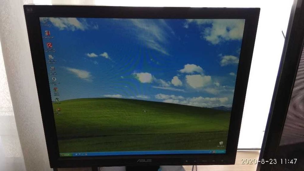 Продавам стар работещ компютър - 55 лв