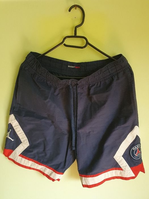 Vând pantaloni scurți Paris Saint-Germain