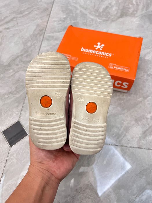 Кроссовки biomechanic для первых шагов.