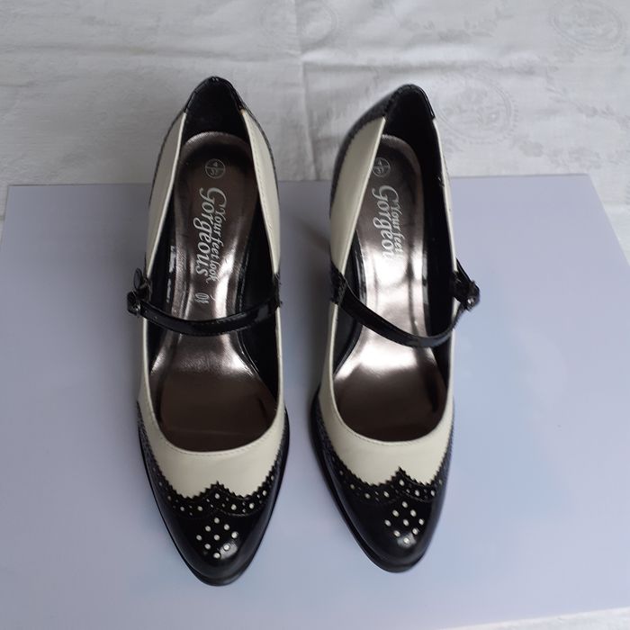 Дамски обувки с висок ток