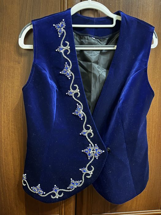 Ұлттық киім сатылады