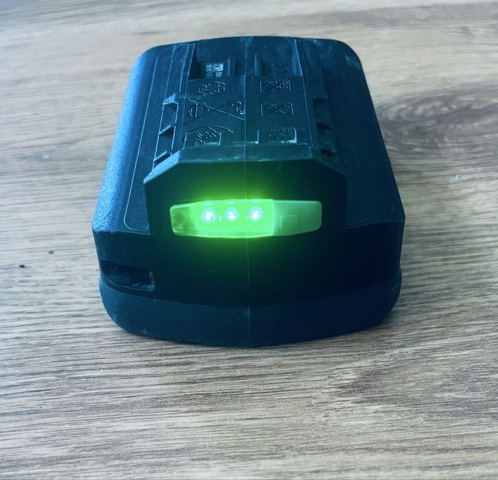 Оригинално бързозарядно устройство Festool и батерия