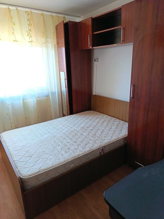 Apartament 3 camere de închiriat