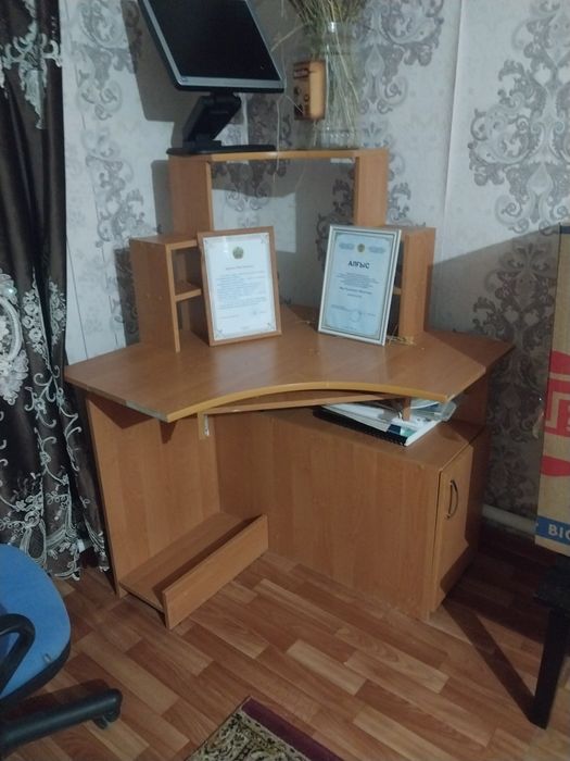 Продам Стол компьютерный