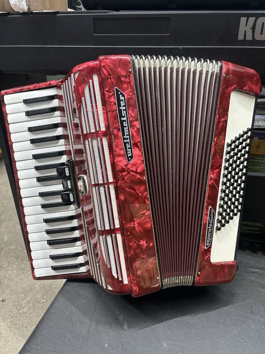 Acordeon Weltmeister SeperatoStandard cu 72 de basi