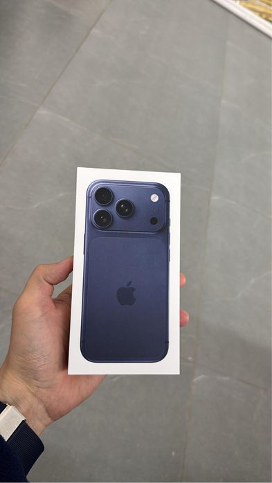 Iphone 17 pro, 256гб. Цвет синий.