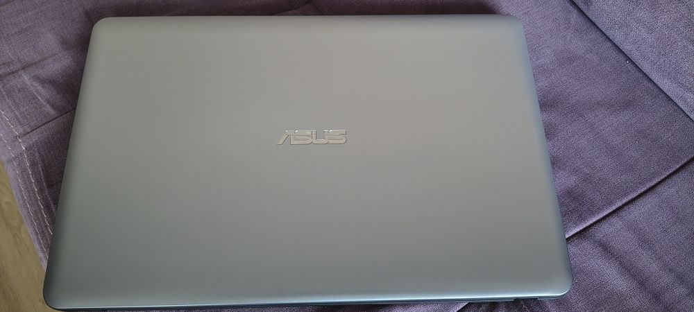 Лаптоп ASUS X540YA