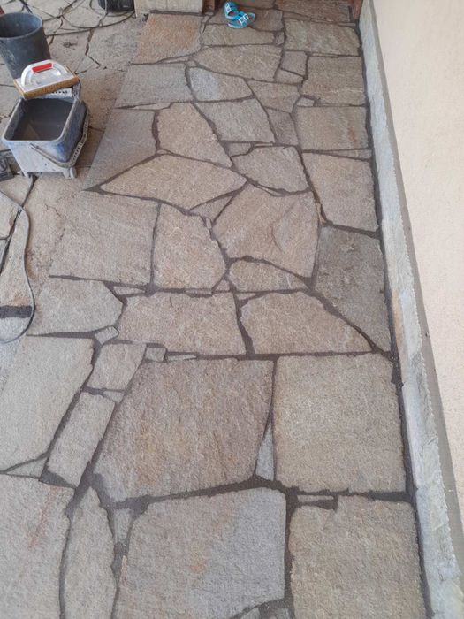 Майстор Каменар реда всякакъв вид камък