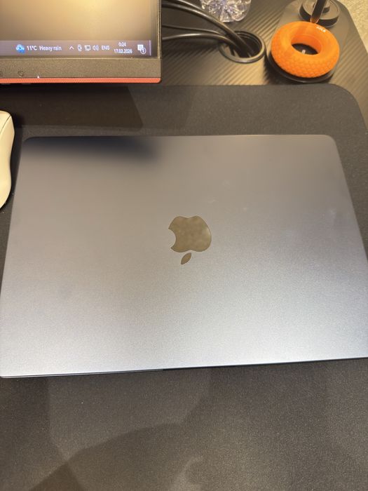 Продаю Macbook Air M4 16/256 13’4 в идеальном состоянии