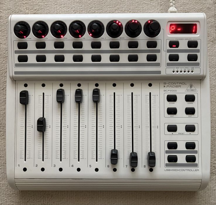 Controller Behringer BCF2000