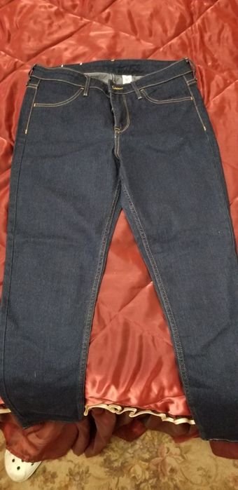 Джинсы новые продаю.