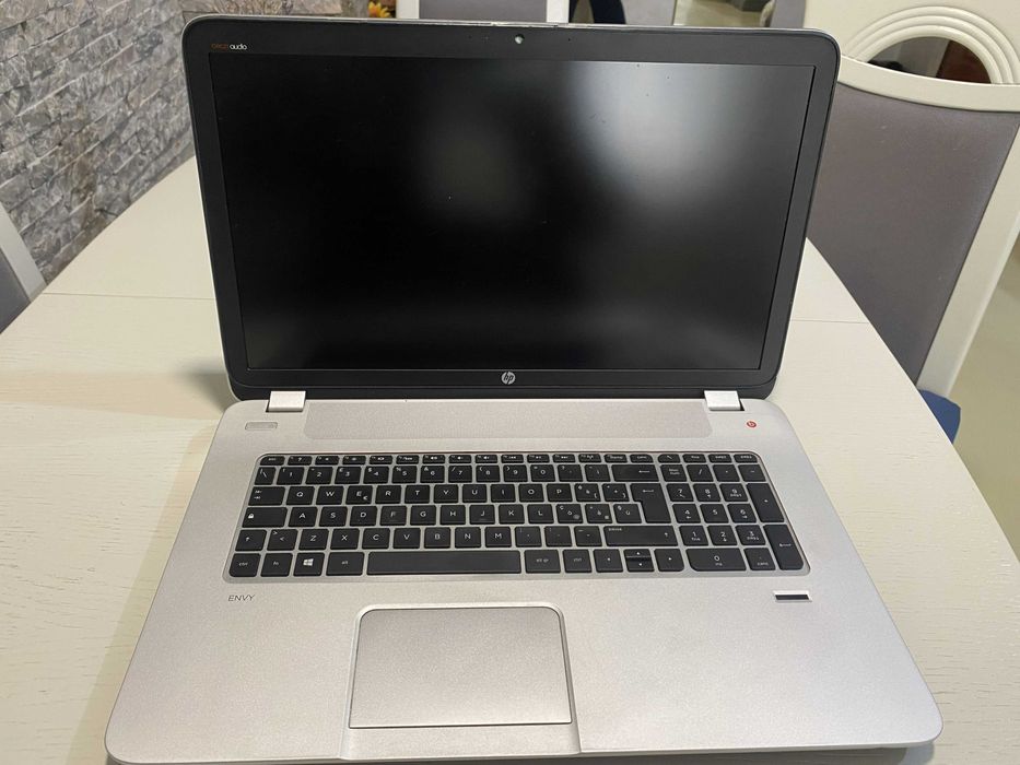 Vand Laptop HP Envy 17"