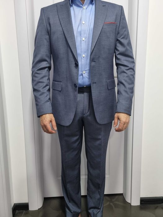 Официален мъжки костюм с елек